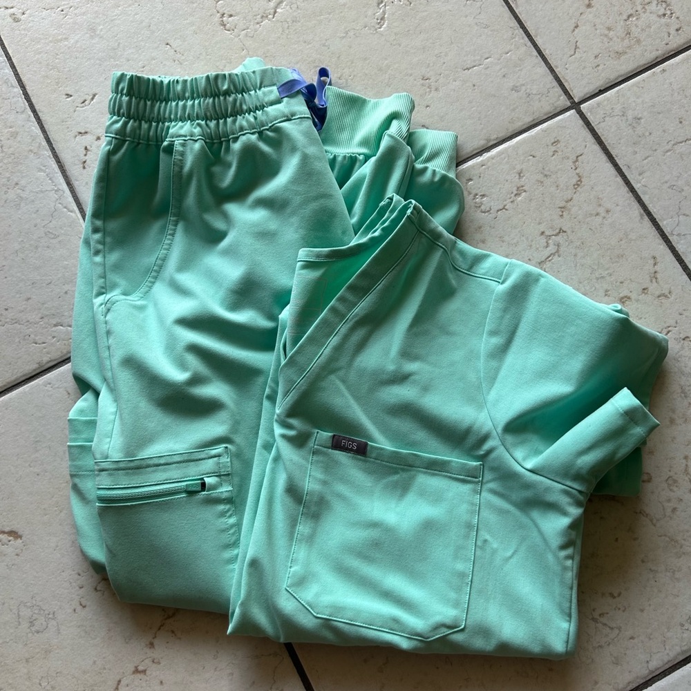 Figs Mariner Joggers and Catarina Set